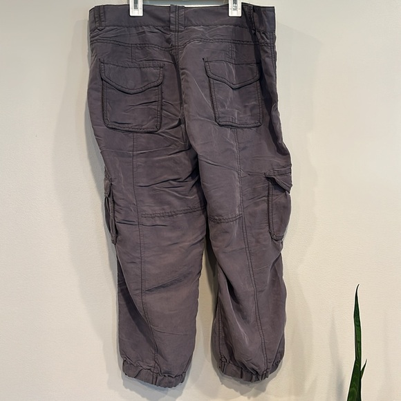 Ann Taylor Loft Gray cargo joggers size 12 - Picture 4 of 9